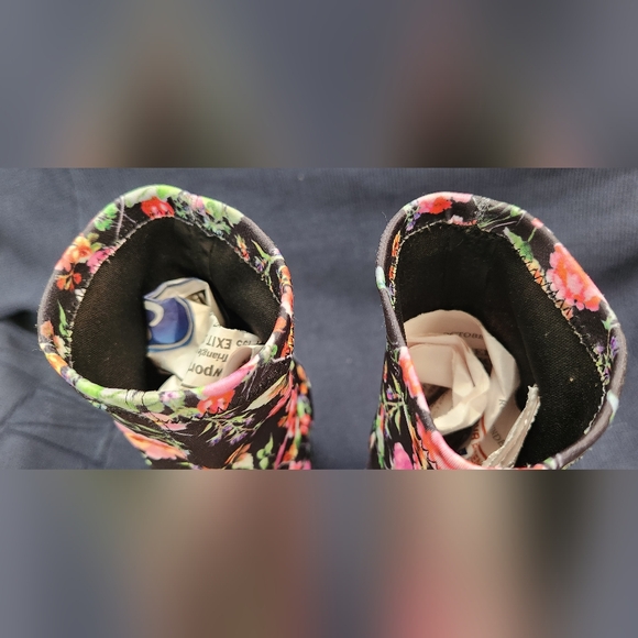 Steve Madden Lombard Sock Bootie w/pointed toe & 4" covered heel Size 5.5M - Picture 5 of 7